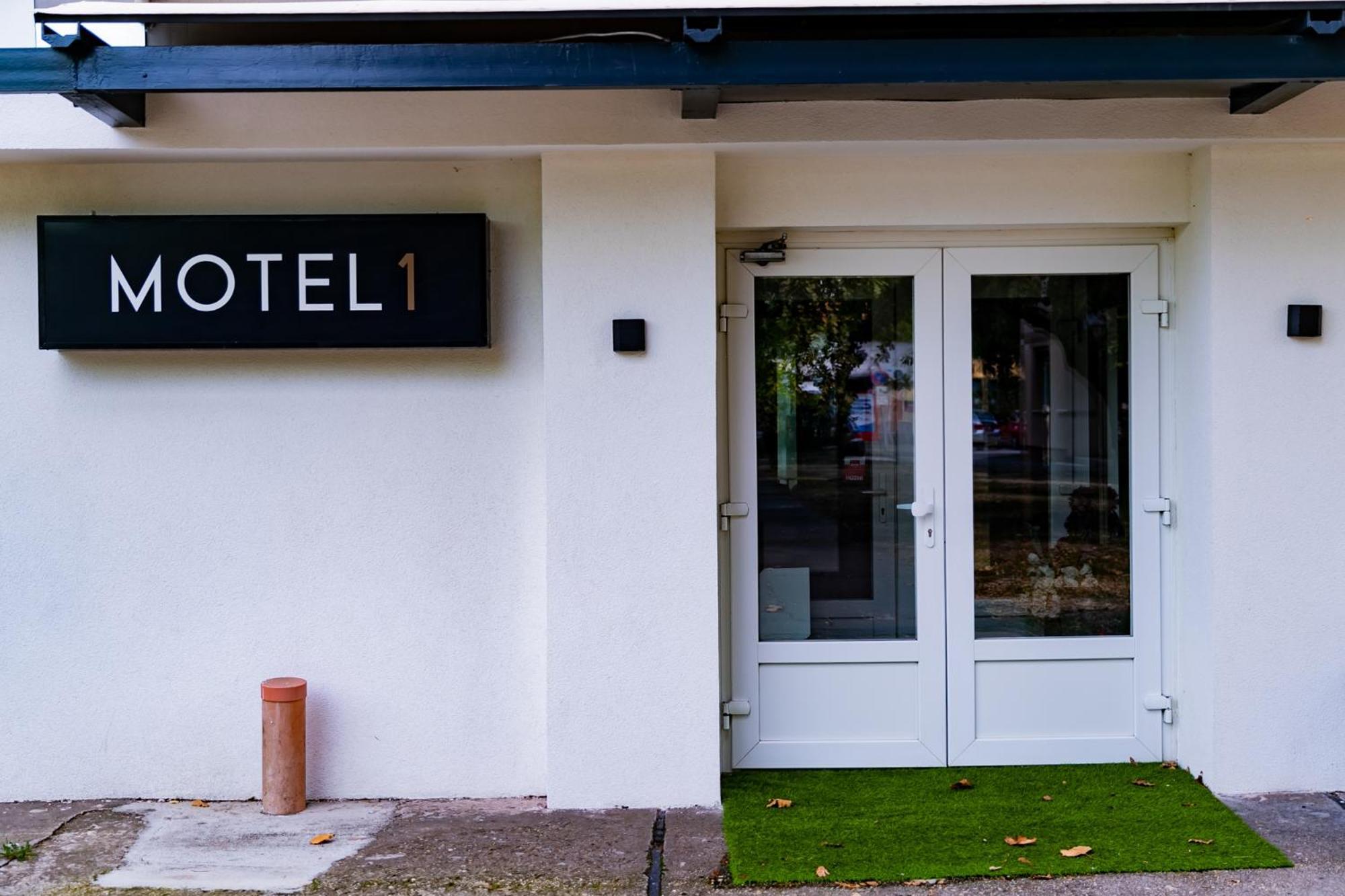 Motel1- A Megfizetheto Luxus! Dunaújváros Zewnętrze zdjęcie