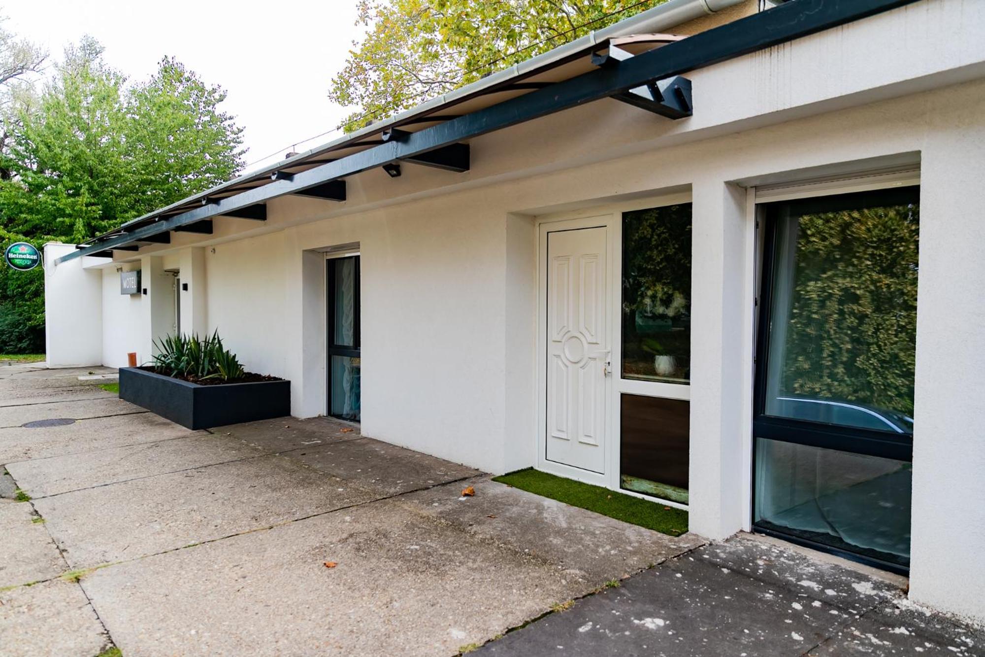 Motel1- A Megfizetheto Luxus! Dunaújváros Zewnętrze zdjęcie