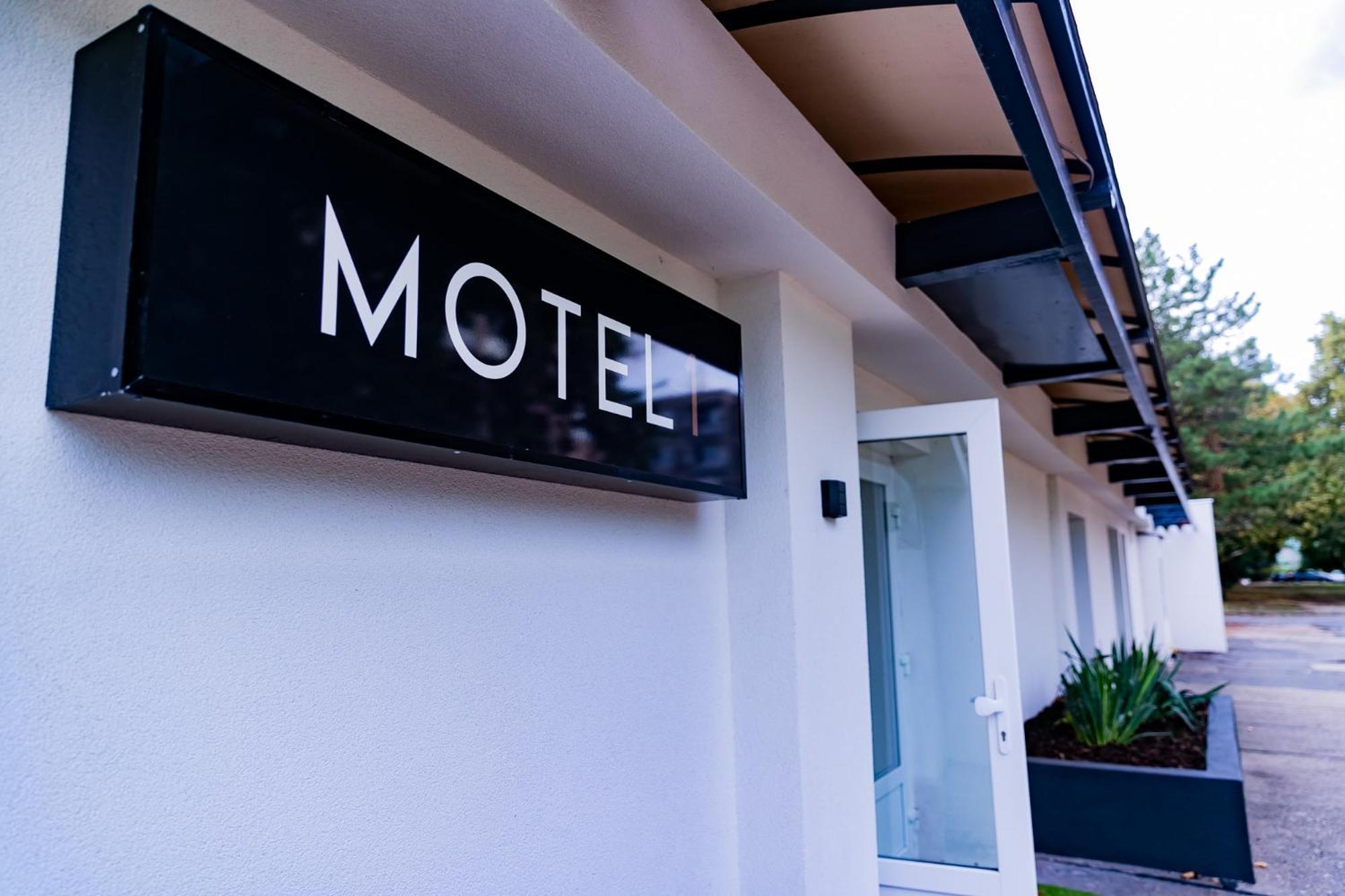 Motel1- A Megfizetheto Luxus! Dunaújváros Zewnętrze zdjęcie