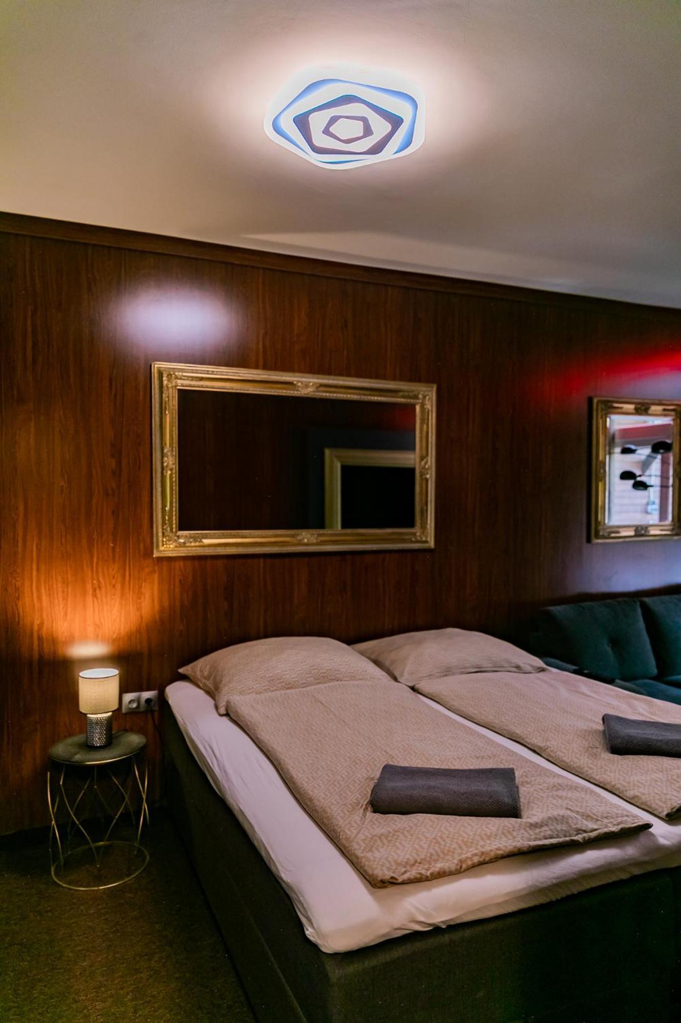 Motel1- A Megfizetheto Luxus! Dunaújváros Zewnętrze zdjęcie